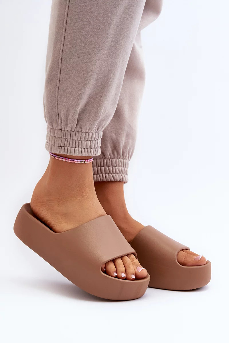 Dámské pantofle se silnou podrážkou, hnědé Oreithano Velikost: 41