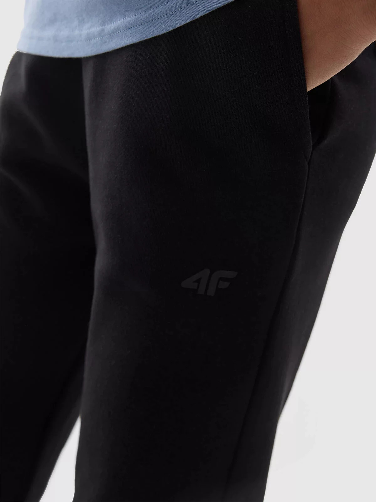 Dievčenské tepláky typu jogger 4F - čierne 140 Dievčenské tepláky typu jogger 4F - čierne 140