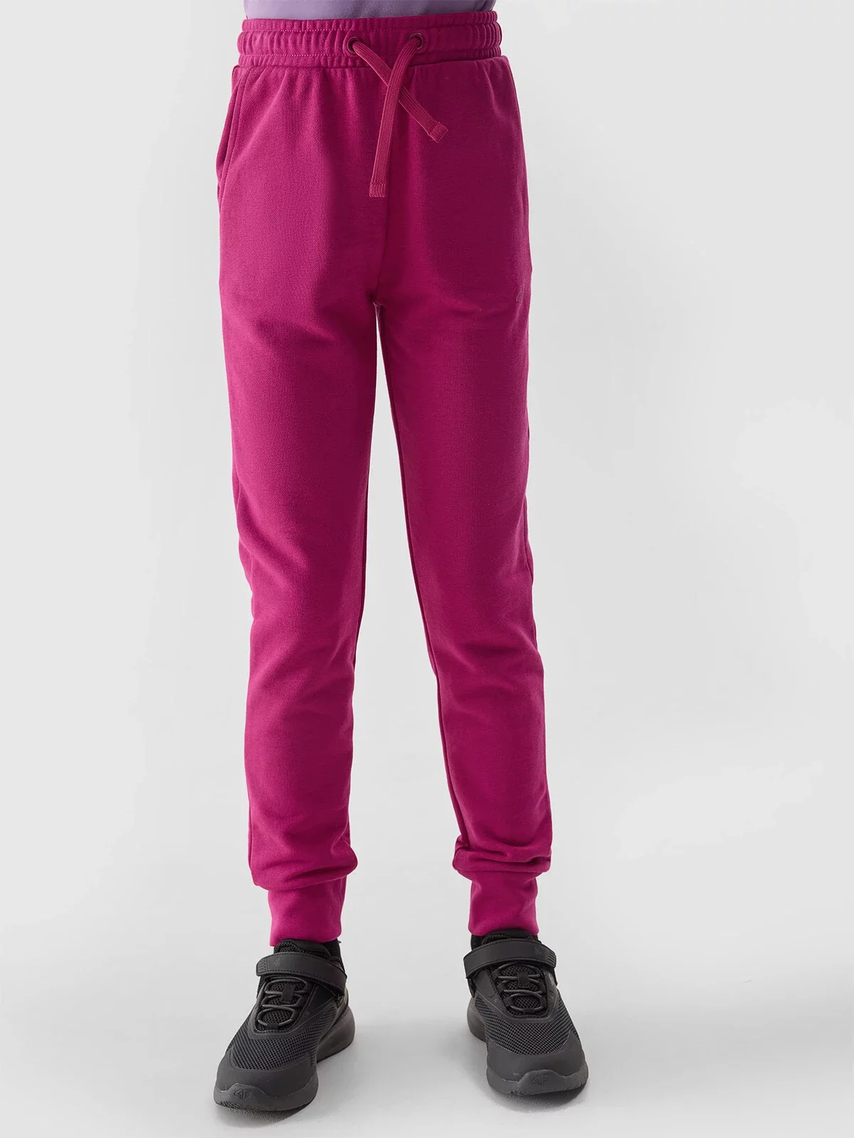 Dievčenské tepláky typu jogger 4F - ružové 164 Dievčenské tepláky typu jogger 4F - ružové 164
