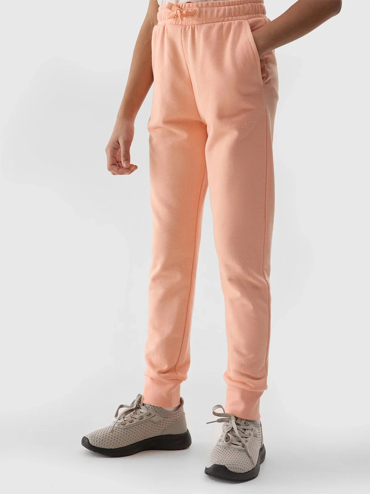 Dievčenské tepláky typu jogger 4F - koralové 140
