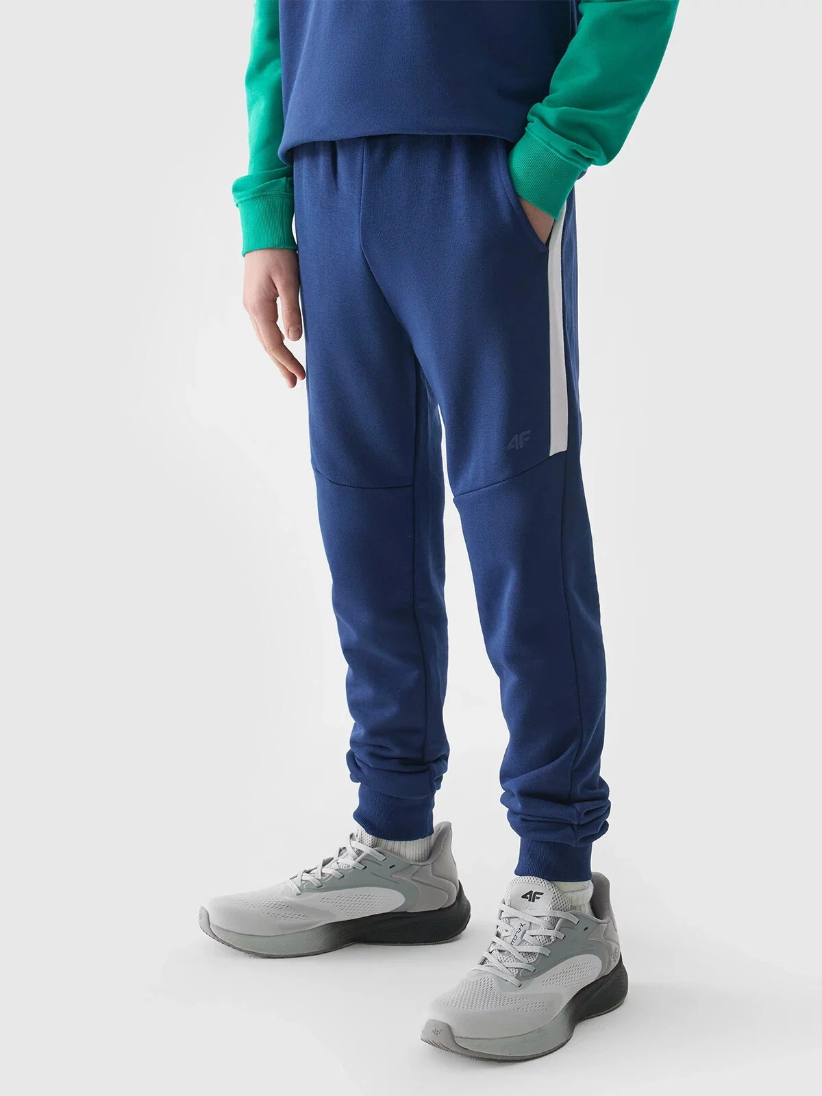 Chlapecké tepláky typu jogger 4F - námořnická modrá 158