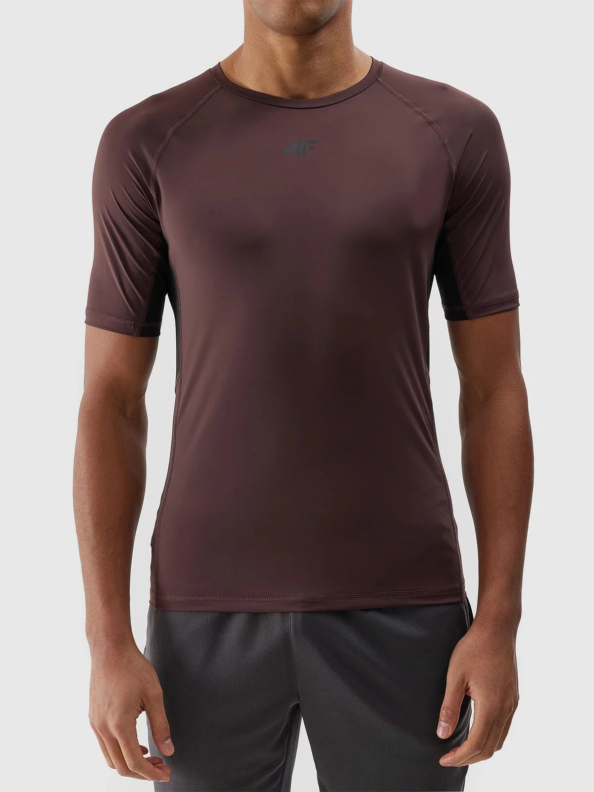 Pánske športové rýchloschnúce tričko 4F - hnedé L