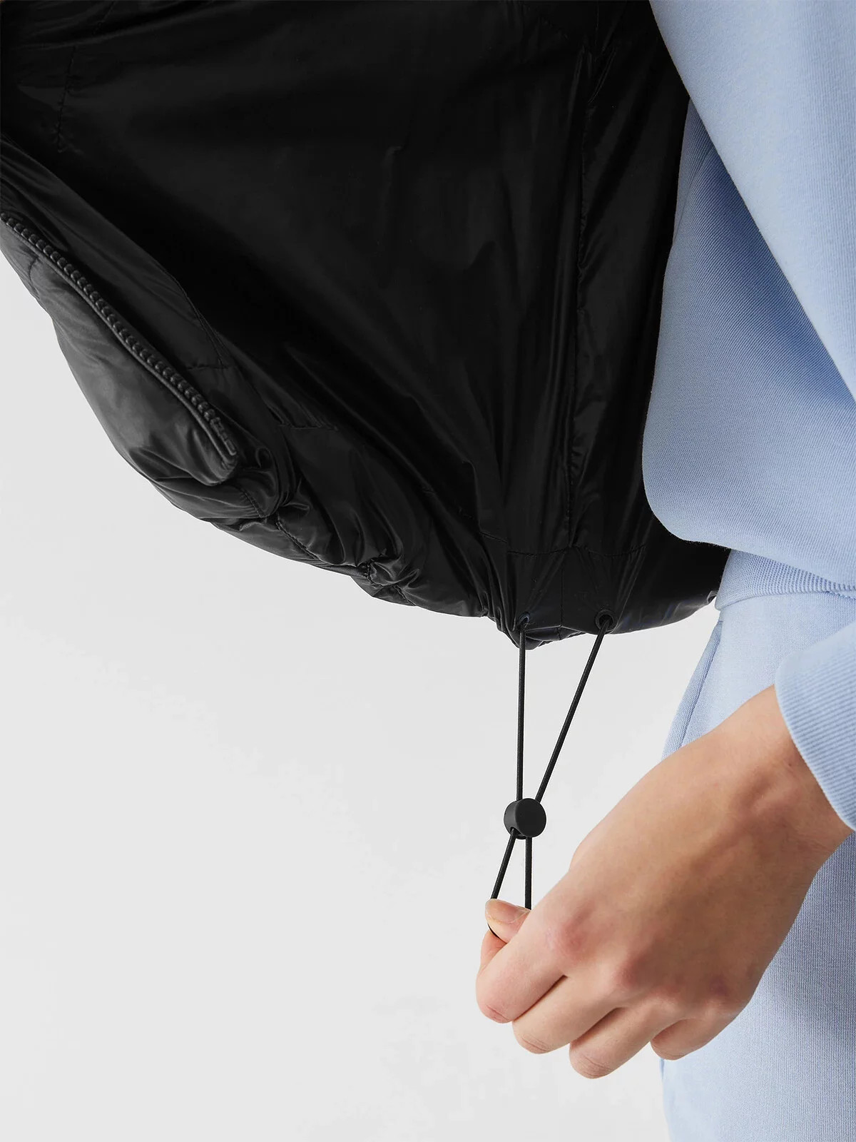 Dámska páperová vesta s výplňou zo syntetického peria 4F XS