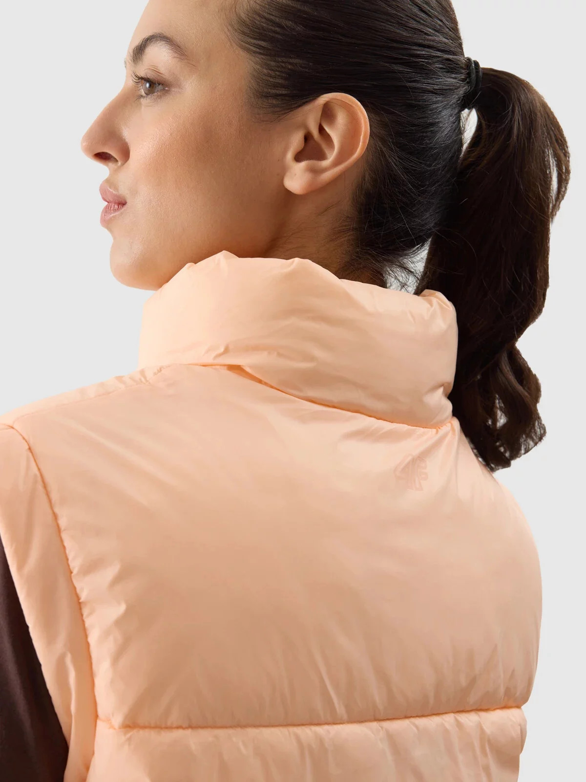 Dámska páperová vesta s výplňou zo syntetického peria 4F - oranžová XS