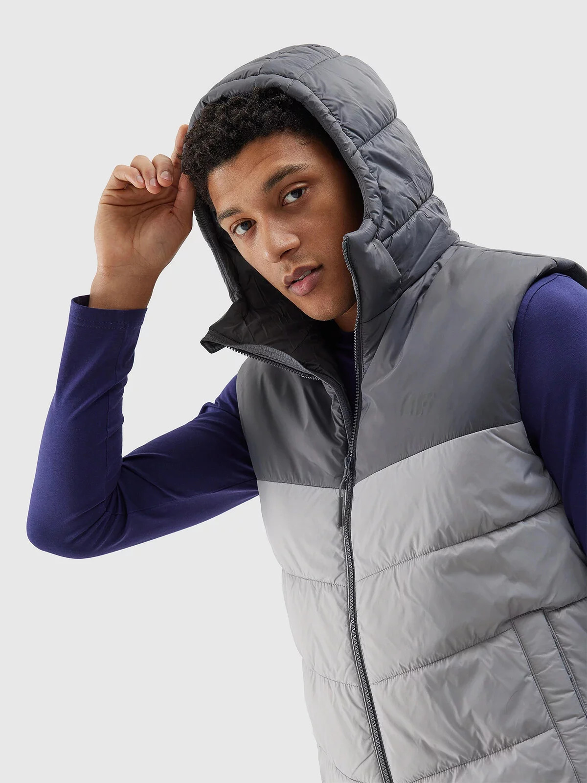 Pánska páperová vesta s výplňou zo syntetického peria 4F - sivá L