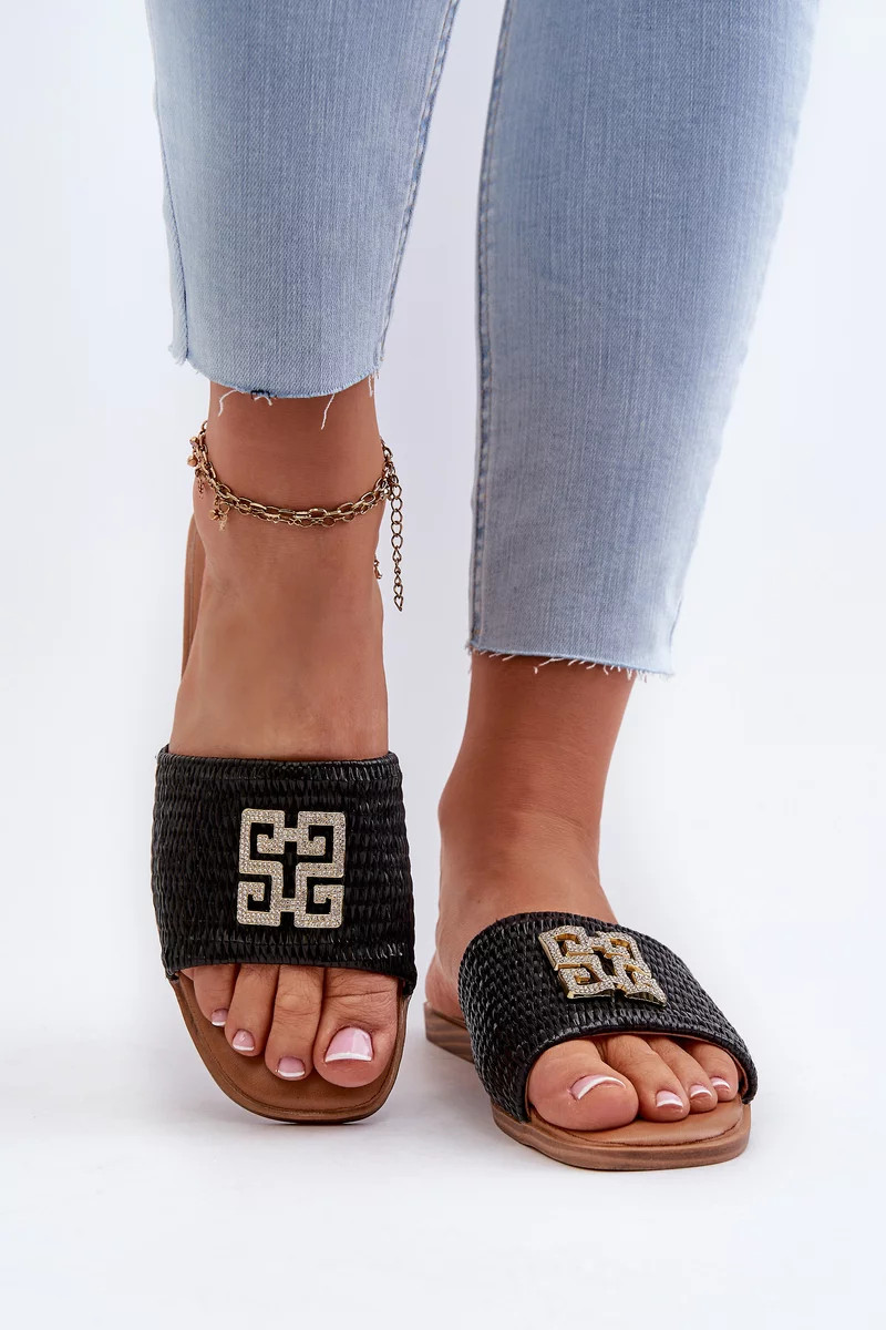 Dámske ploché papuče s opletom a ozdobou, čierne Omenna 38