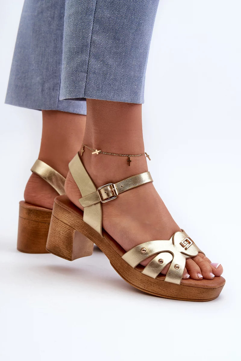 Dámske sandále na vysokom podpätku z ekokože, zlaté Assames 37