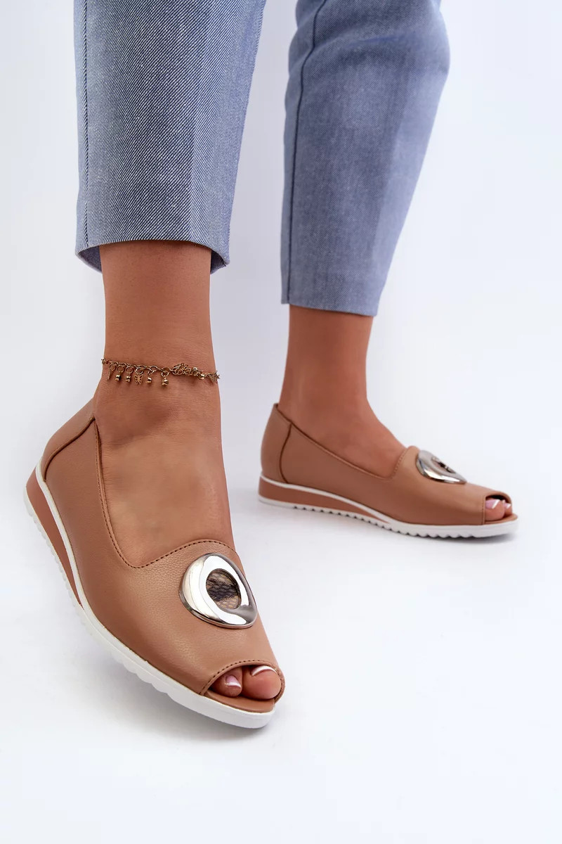 Dámske lodičky s ozdobou z ekokože, tmavobéžové Biolita 37