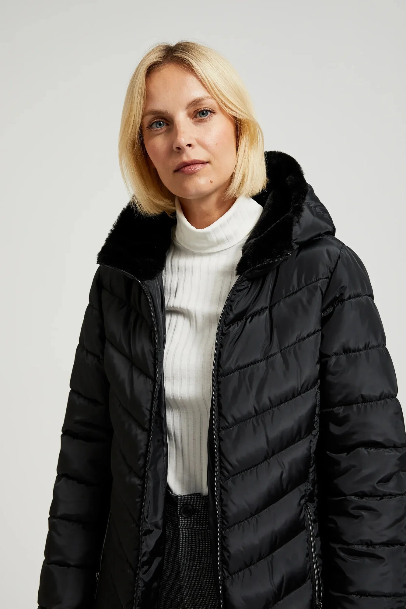 Dámska prešívaná bunda s kapucňou MOODO - čierna 36