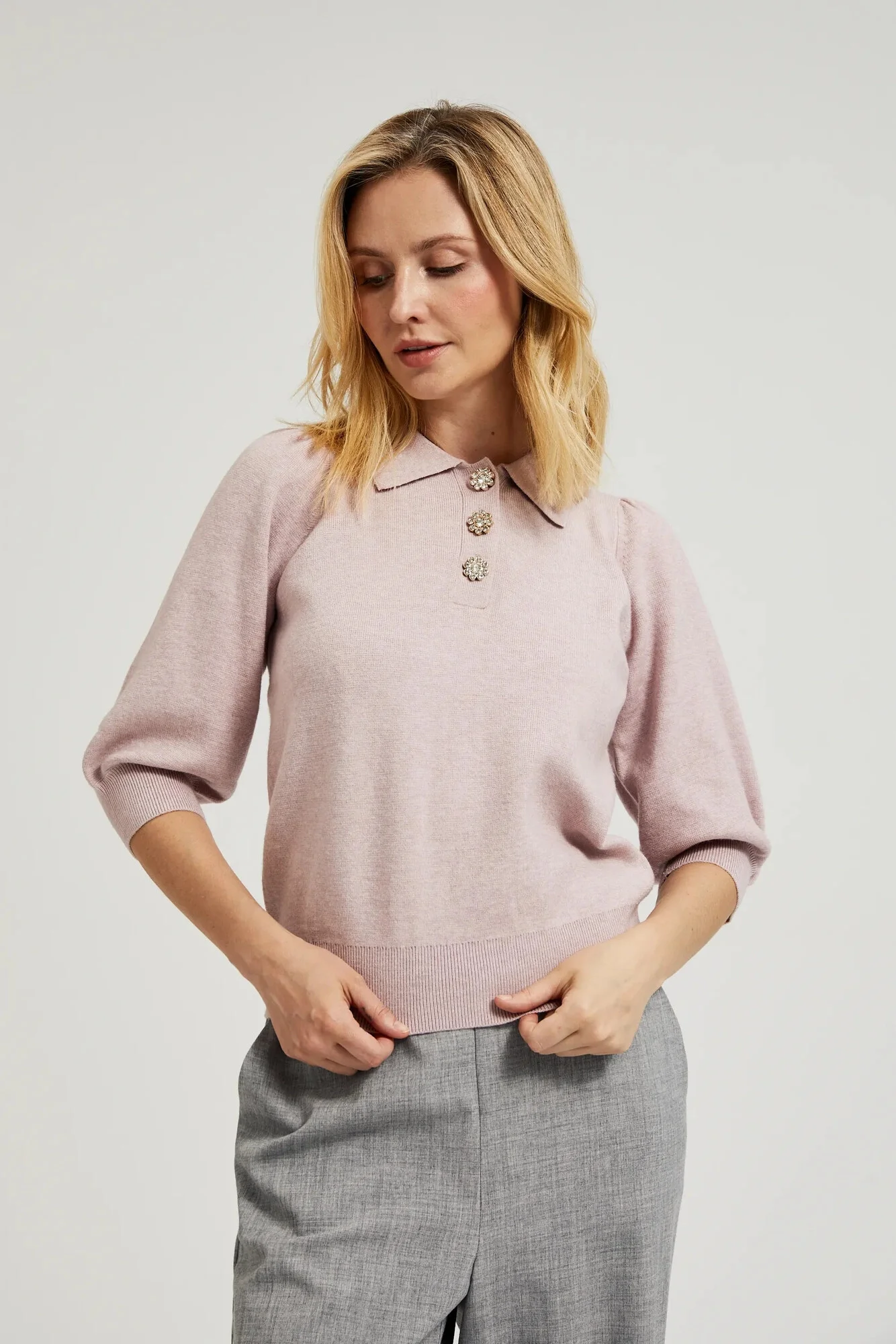 Dámsky sveter s 3/4 rukávom a ozdobnými gombíkmi MOODO - ružový S