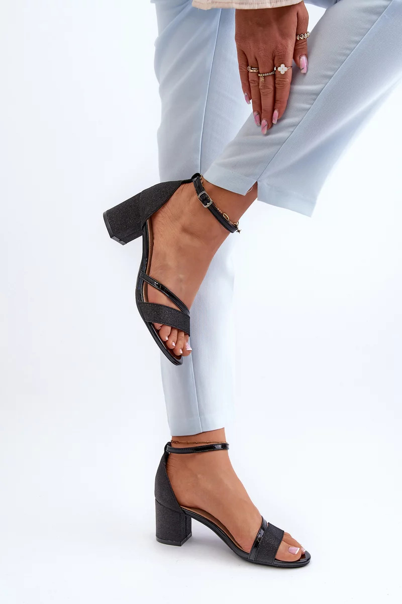 Trblietavé dámske sandále na nízkom podpätku čierne Ploemis 38
