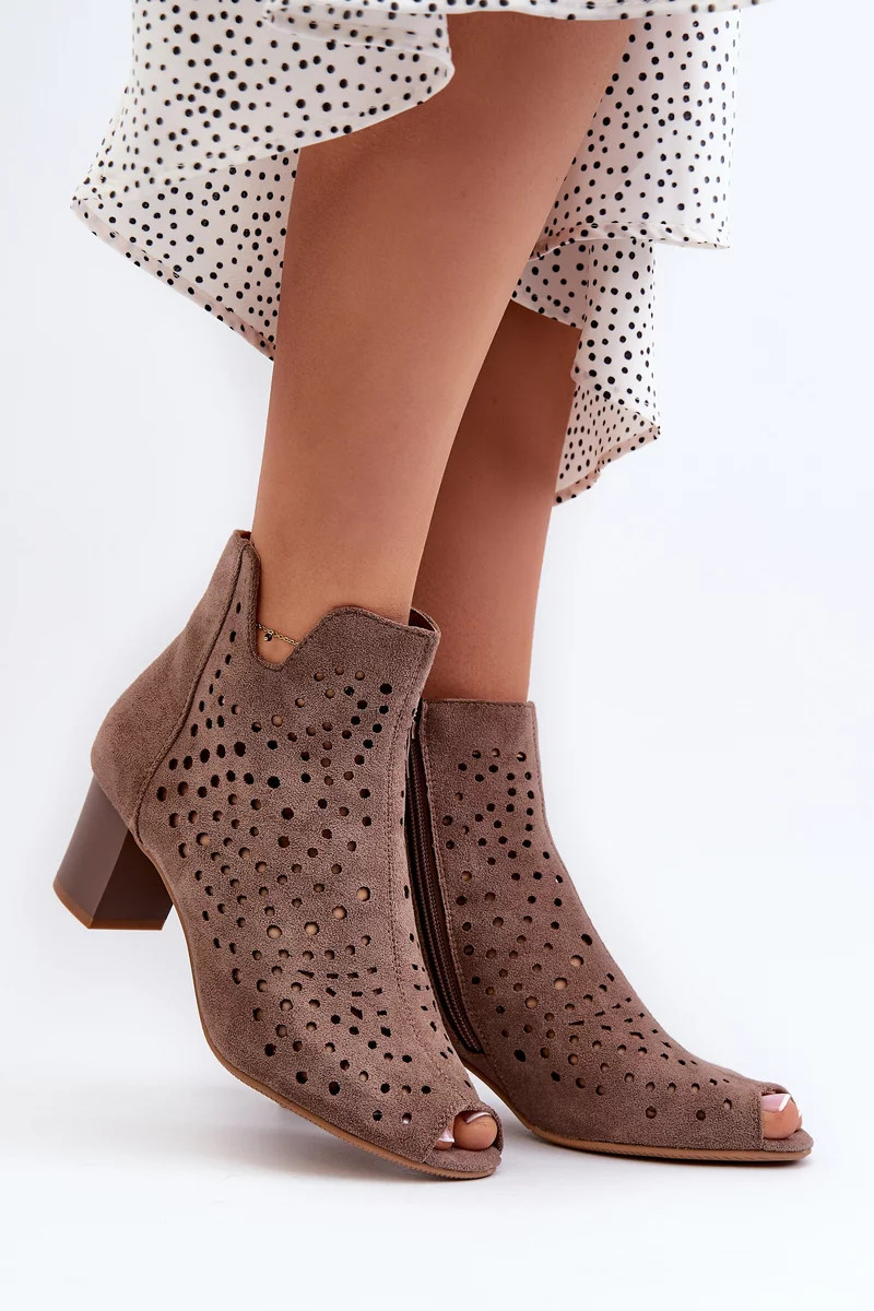 Dámské prolamované eko semišové boty na vysokém podpatku s otevřenou špičkou Hnědá Halania 40