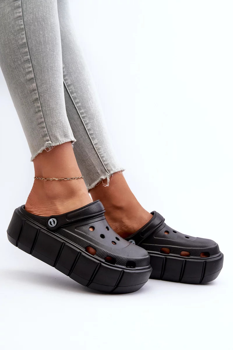 Dámske penové papuče na čiernej platforme Itubia 36/37