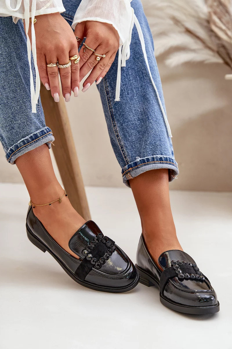 Dámske lakované mokasíny s čiernym zdobením Vinceza 37