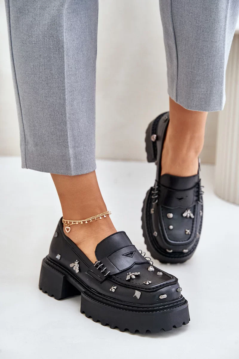 Dámske kožené poltopánky s čiernymi ozdobami D&A 39