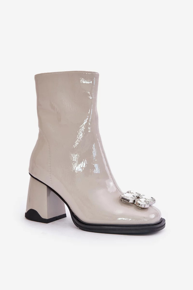 Dámske lakované členkové topánky na podpätku so zdobením D&A Light Grey 37