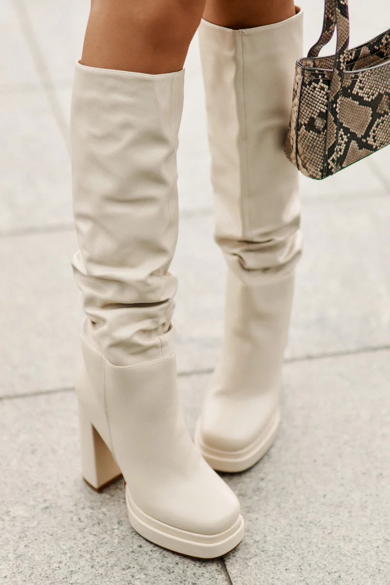 Svetlo béžové čižmy Beridra na podpätku a platforme s remienkom 40