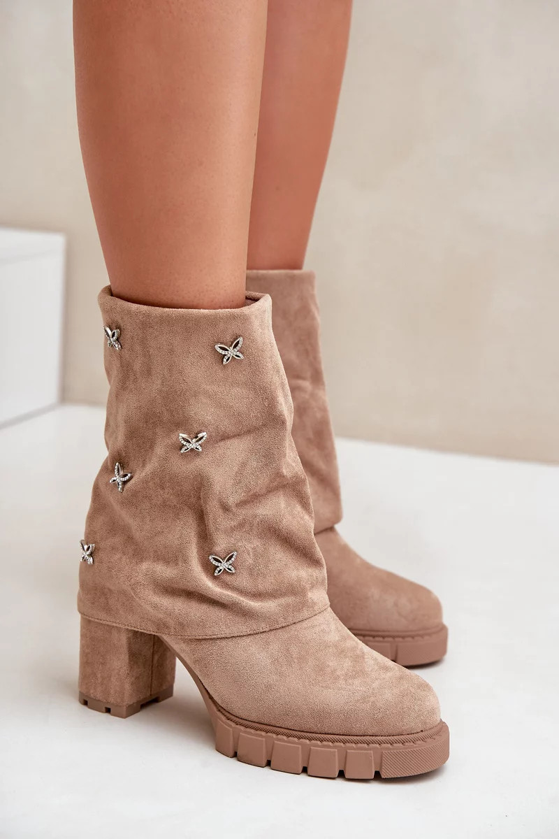 Zdobené Kotníkové Boty S Ohnutým Svrškem Na Podpatku Béžové Esadora 39