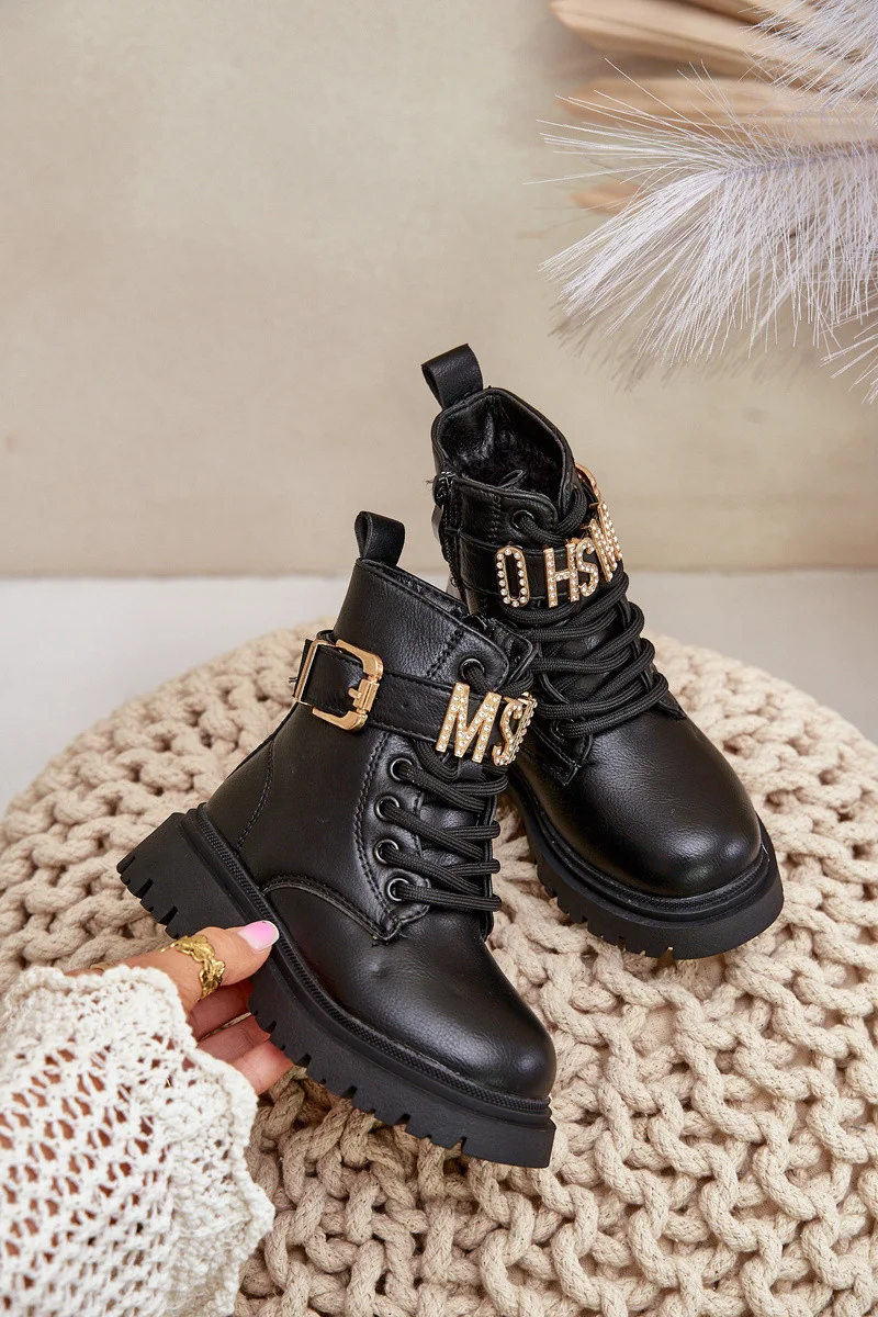 Dievčenské členkové topánky z eko kože zateplené s ozdobným remienkom Black Gilian 34