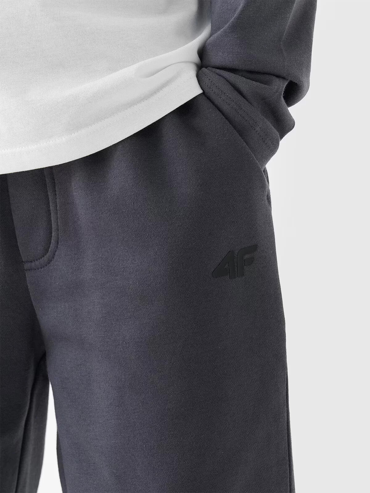 Chlapčenské tepláky 4F 140