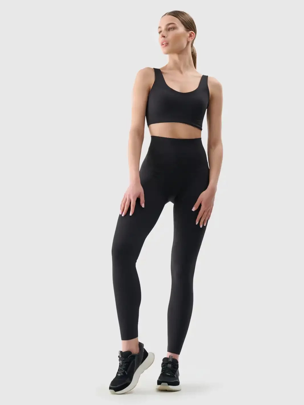 Dámská sportovní podprsenka 4F Velikost: L