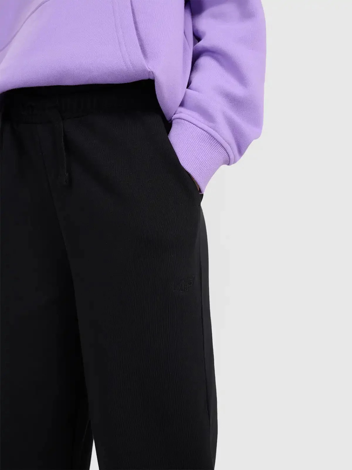 4F dievčenské tepláky 134