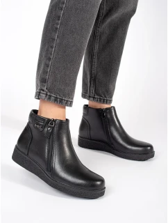 Komfortní černé  kotníčkové boty dámské na plochém podpatku