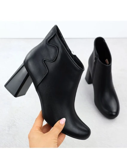 Elegantní černé kožené boty Jezzi na jehlovém podpatku model 21905504