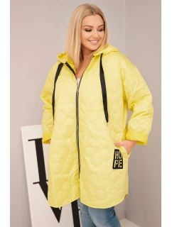 Dámská bunda Plus Size prošívaná s kapucí a nápisem model 21808667 žlutá - K-Fashion