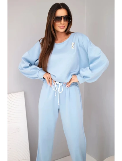 Dámský komplet máslový svetr s broží a kalhoty s model 21921256 nohavicí modrý - K-Fashion