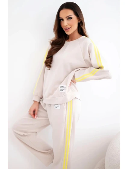 Dámská tepláková souprava model 22015420 s lampasy a volnou mikinou béžová - K-Fashion