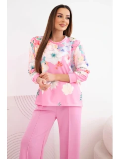 Dámský komplet z máslové viskózy s květinovým vzorem a širokými nohavicemi světle růžový