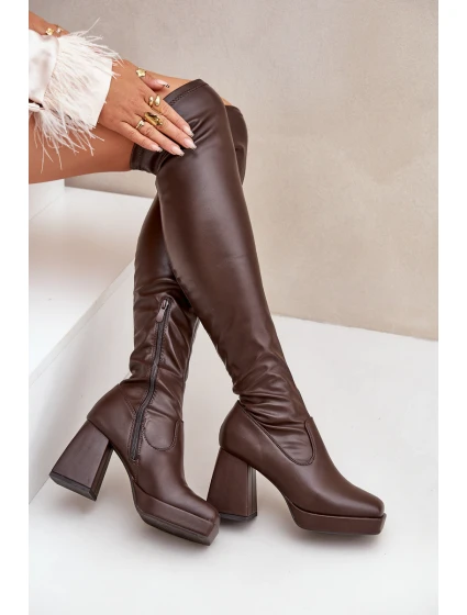 Přiléhavé kozačky nad kolena na podpatku tmavě hnědé model 21681373 - Boto