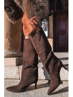 Dámské kozačky z eko semiše nazouvací na podpatku čokoládové model 21770283 - Boto