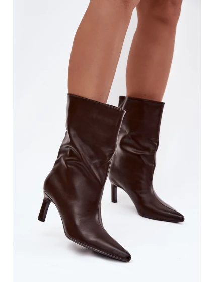 dámské kotníkové boty na podpatku z eko kůže čokoládové model 21770325 - Boto