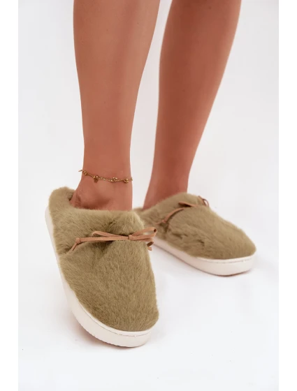 Kožešinové pantofle s zelené model 21772518 - Boto