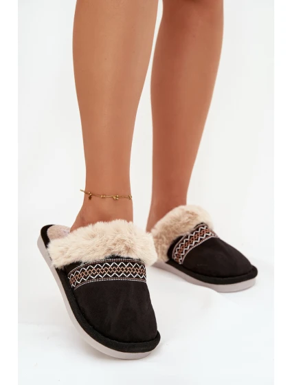Dámské pantofle s kožíškem a výšivkou Černé model 21772618 - Boto