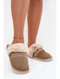 Dámské pantofle s kožešinou a výšivkou zelené model 21772626 - Boto