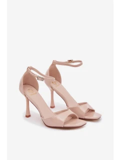 Lakované sandály na jehlovém podpatku béžové model 21788223 - Boto