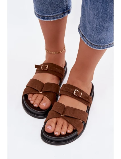 Dámské pantofle s pásky a zlatým sponou Hnědé model 21954730 - Boto