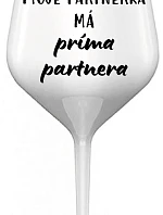 MOJE PARTNERKA MÁ PRÍMA PARTNERA - bílá nerozbitná sklenice na víno 470 ml