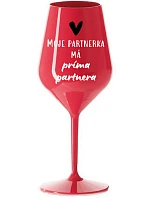 MOJE PARTNERKA MÁ PRÍMA PARTNERA - červená nerozbitná sklenice na víno 470 ml