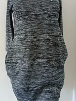 Dámské svetrové šaty 84282 tmavě šedé žíhané - Moon