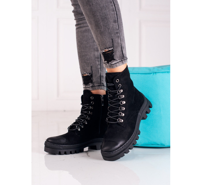Klasické dámské černé  kotníčkové boty na plochém podpatku