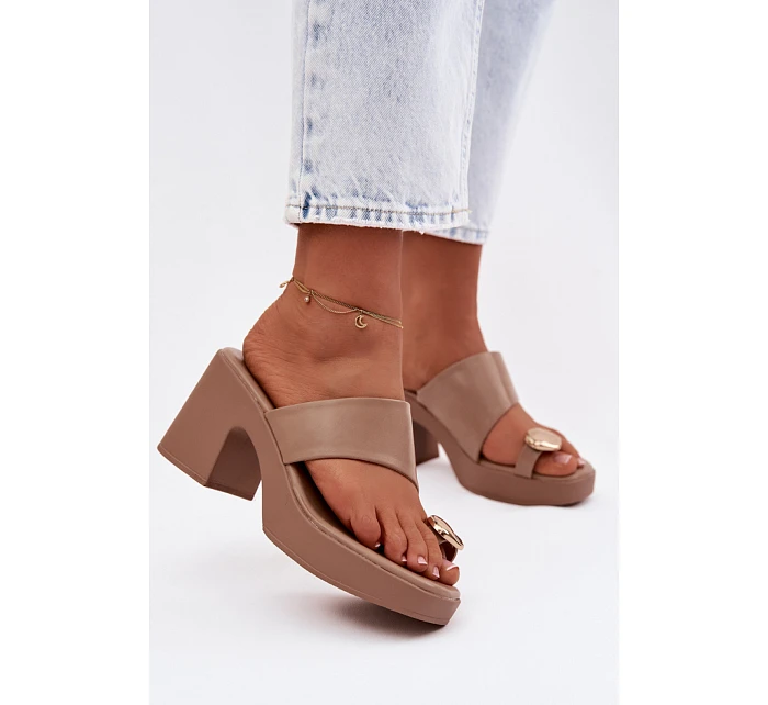 Klapky na podpatku model 225377 Step in style Klapky na podpatku model 225377 Step in style