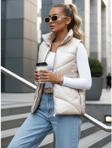 Kamizelka damska pikowana ze stójką beżowa FashionStreet TY3476 Kamizelka damska pikowana ze stójką beżowa FashionStreet TY3476