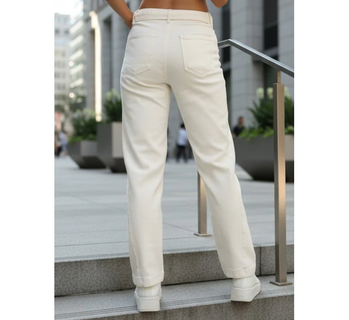 Jeansy damskie z wysokim stanem regular fit z paskiem kremowe FashionStreet UY2914 Jeansy damskie z wysokim stanem regular fit z paskiem kremowe FashionStreet UY2914