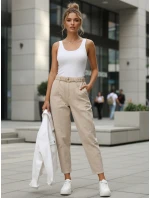 Jeansy damskie z wysokim stanem mom fit z paskiem beżowe FashionStreet UY2917