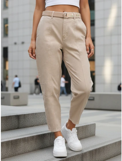 Jeansy damskie z wysokim stanem mom fit z paskiem beżowe FashionStreet UY2917 Jeansy damskie z wysokim stanem mom fit z paskiem beżowe FashionStreet UY2917