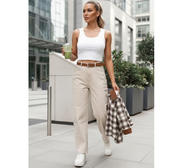 Jeansy damskie z wysokim stanem mom fit z paskiem jasnobeżowe FashionStreet UY2919 Jeansy damskie z wysokim stanem mom fit z paskiem jasnobeżowe FashionStreet UY2919